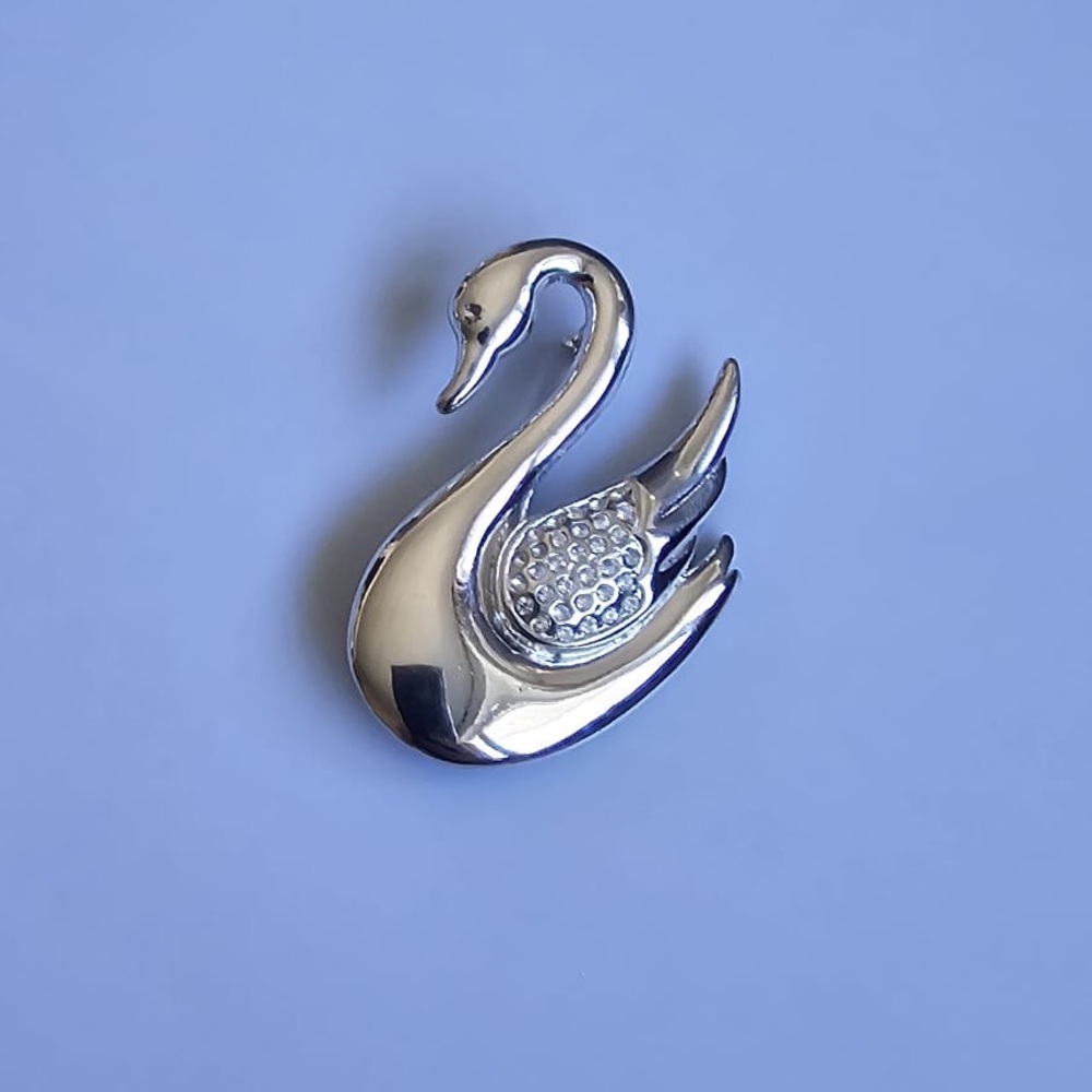 Elegant Silver Swan Crystal Brooch